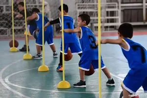 小学生篮球基本功训练